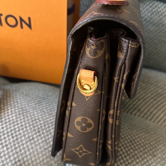 Louis Vuitton authentic pouchette metis Monogram Crossbody with Gold Hardware - Picture 7 of 13